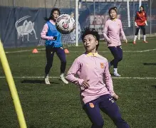 女足比赛中场休息时发生意外
