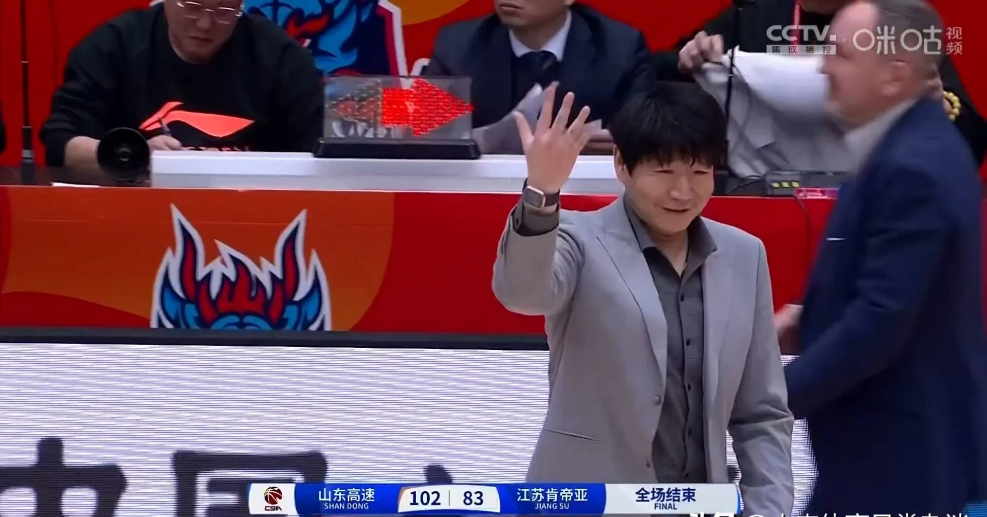 江苏男篮交上一份精彩的对战胜利的简单介绍