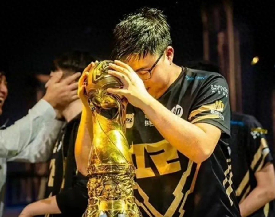 IG险胜FNC，Uzi操刀奇招英雄翻盘半决赛2:1（北京）