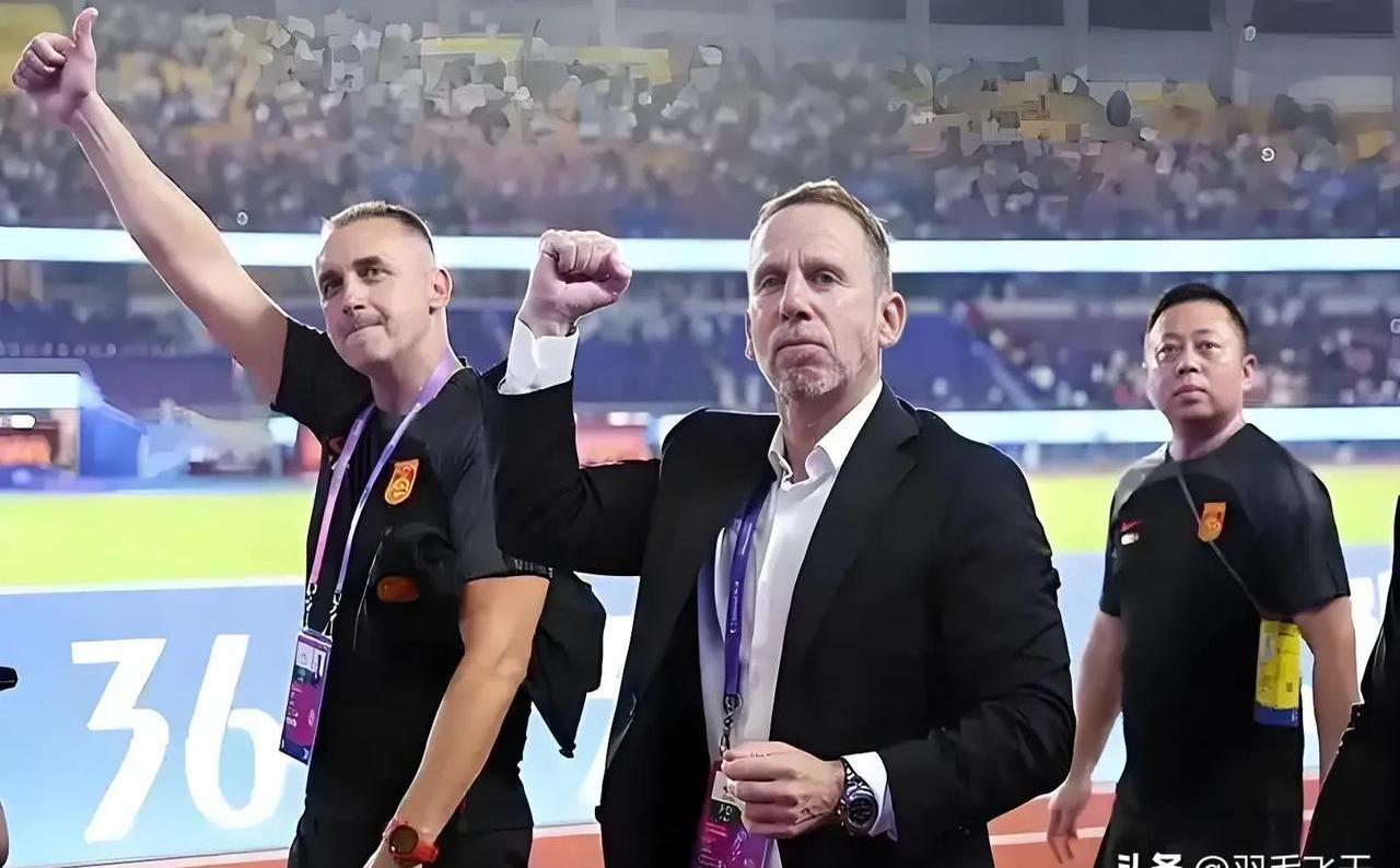 教练团队备战国际友谊赛，实力凝聚的简单介绍