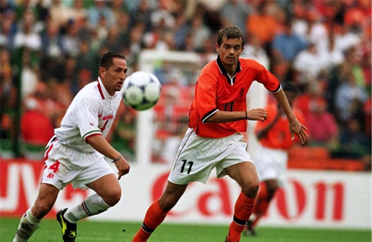 荷兰队防守稳固备战中,蓄势待发 荷兰队防守稳固备战中,蓄势待发