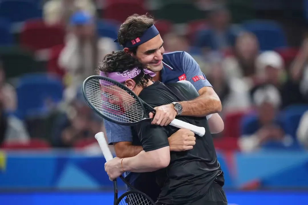 包含欧洲网球队鏖战法国网球队，费德勒送出助攻的词条