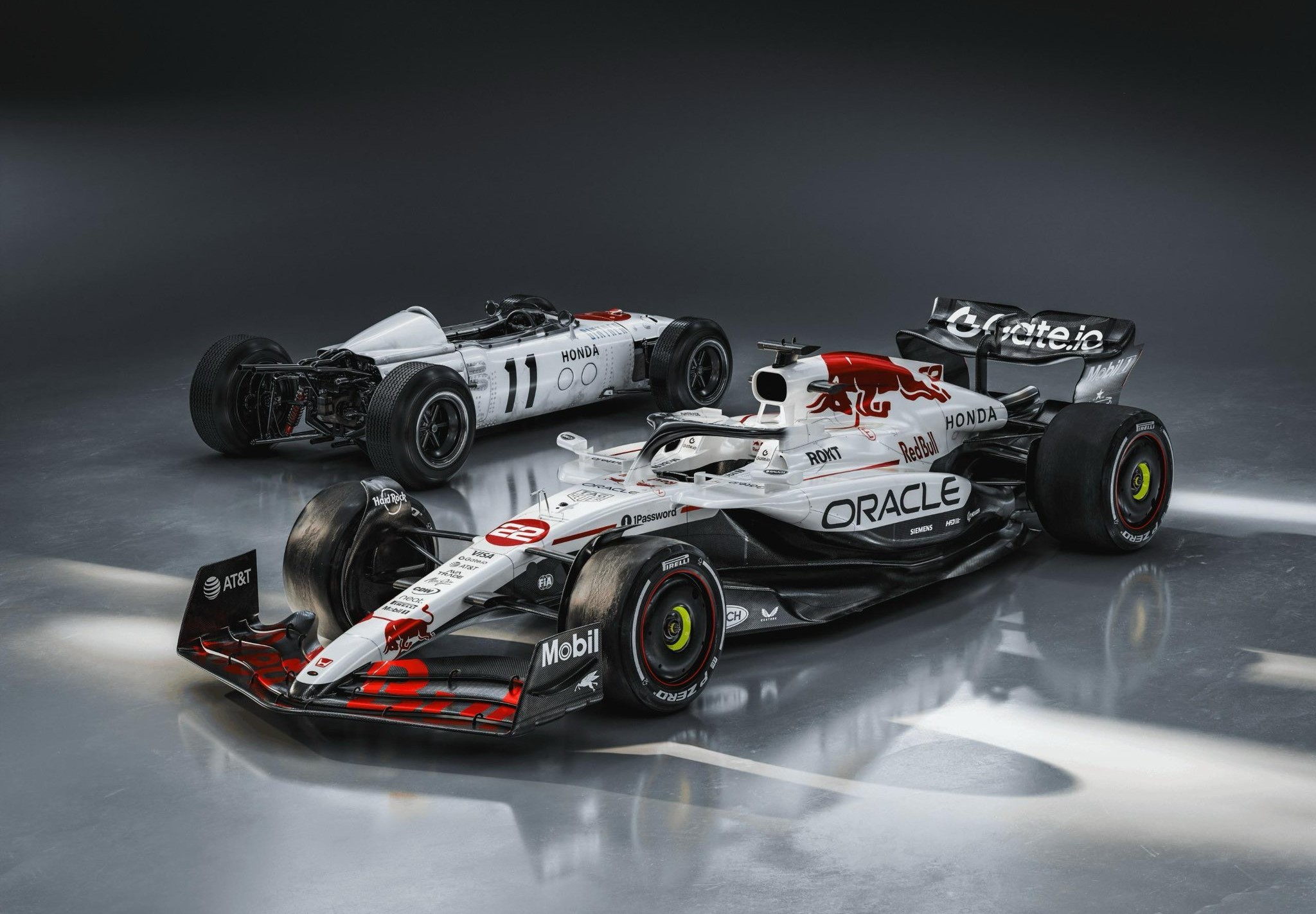 红牛车队险胜法拉利，拉塞尔带队取胜